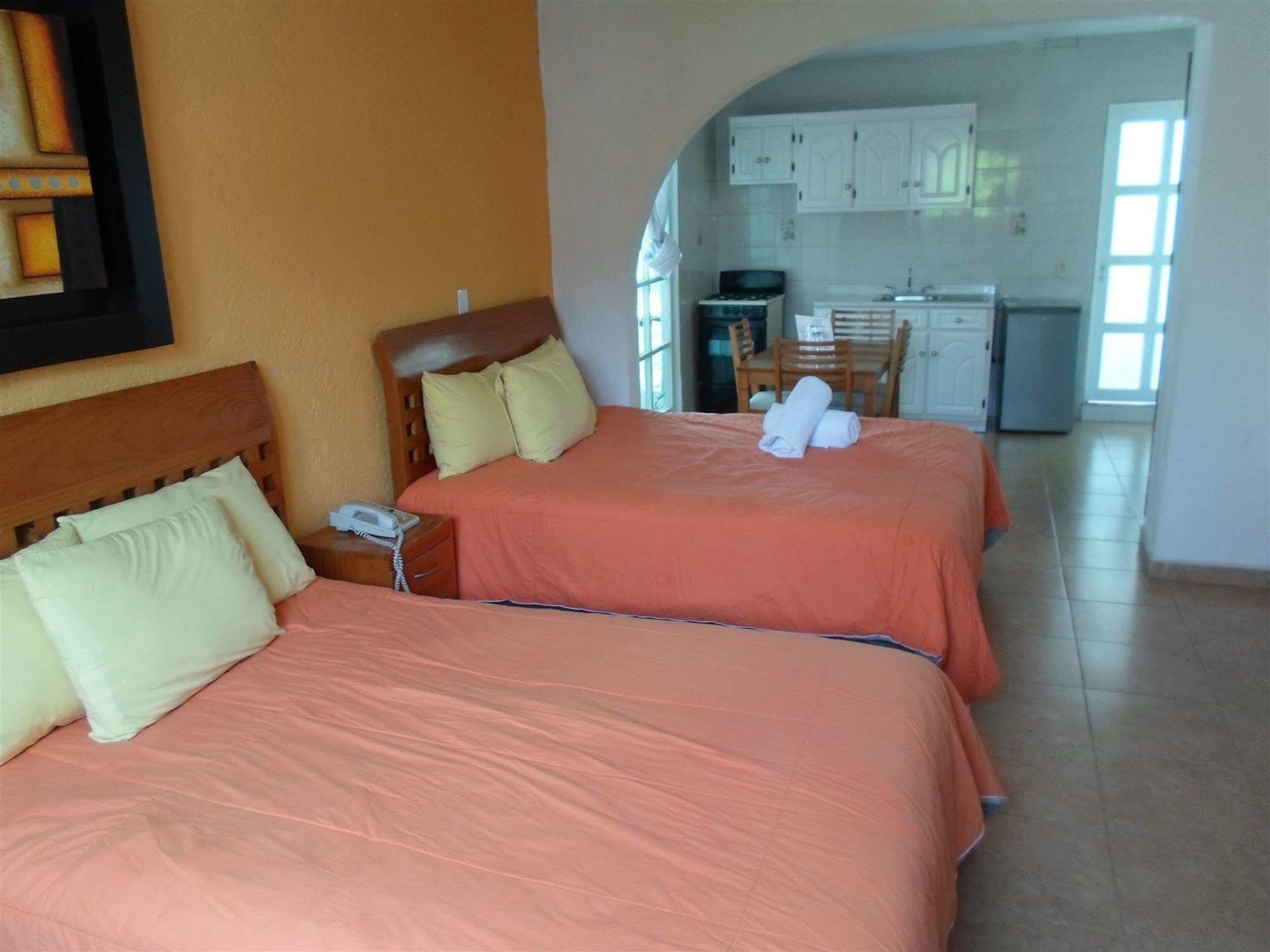 Finca Chipitlan Hotel เควนาวากา ภายนอก รูปภาพ